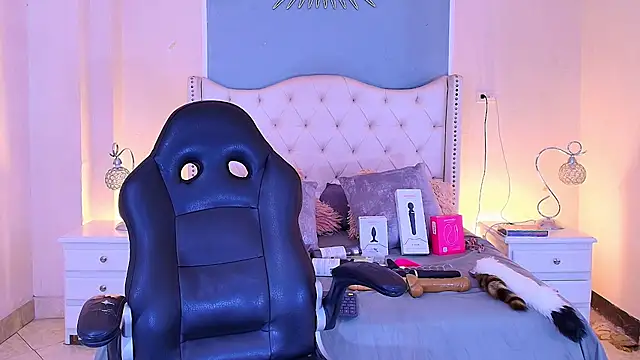 Snapshot of elizabeth_santos1 chatting on July 13, 9:28 pm elizabeth santos1 online show from July 13, 9:28 pm