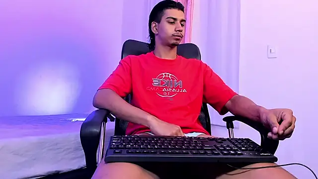 Stiwar Latin online show from April 10, 12:10 pm