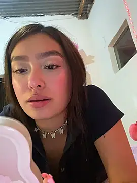 Snapshot of Miakittyyy chatting on May 19, 1:56 am Miakittyyy online show from May 19, 1:56 am