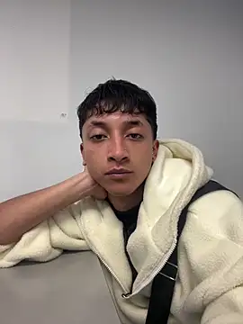 Snapshot of Aaron_Brink_ chatting on April 10, 1:05 pm Aaron Brink online show from April 10, 1:05 pm