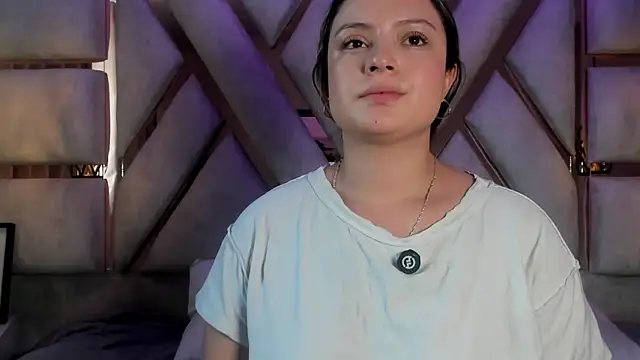 giigii hadidd online show from May 7, 7:19 pm