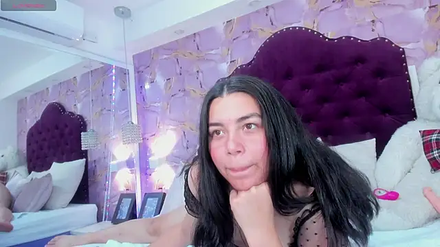 Snapshot of luna_bloomm_ chatting on June 20, 6:27 am luna bloomm online show from June 20, 6:27 am