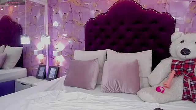 Snapshot of luna_bloomm_ chatting on June 25, 6:07 am luna bloomm online show from June 25, 6:07 am