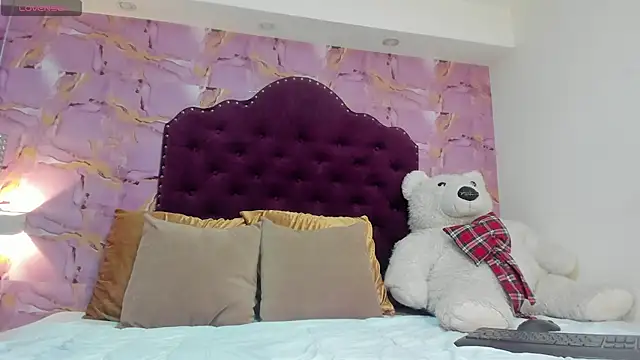Snapshot of luna_bloomm_ chatting on July 4, 6:08 am luna bloomm online show from July 4, 6:08 am