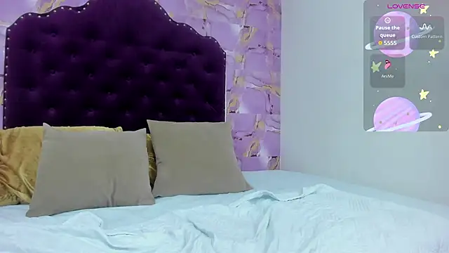 Snapshot of luna_bloomm_ chatting on July 15, 4:07 am luna bloomm online show from July 15, 4:07 am