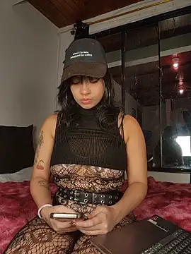 Snapshot of NefertitiXO chatting on June 2, 1:40 am NefertitiXO online show from June 2, 1:40 am
