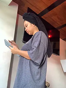 Snapshot of NefertitiXO chatting on June 18, 3:05 pm NefertitiXO online show from June 18, 3:05 pm