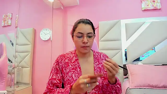 luna hix online show from April 28, 4:06 am