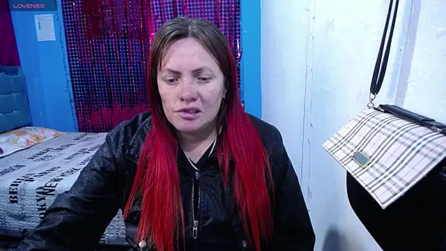 carolinhe26 online show from May 4, 7:54 pm