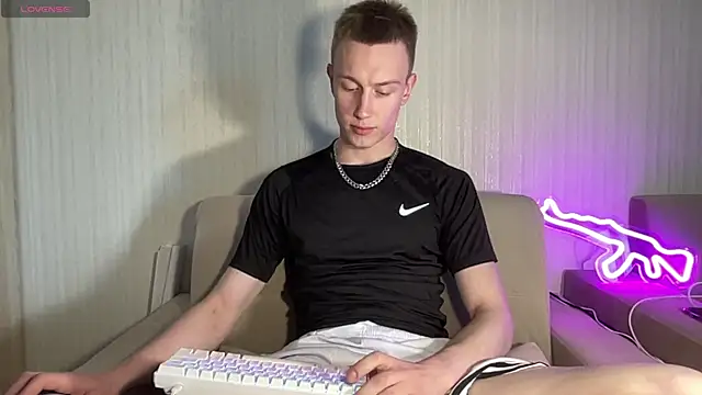 Snapshot of Travis_Gracile chatting on June 1, 9:11 am Travis Gracile online show from June 1, 9:11 am
