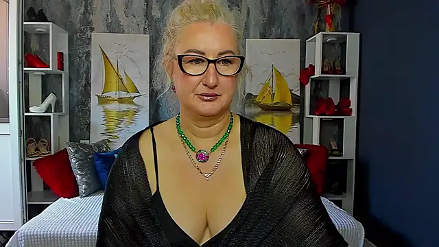 Snapshot of DianaFrances chatting on May 6, 7:57 am DianaFrances online show from May 6, 7:57 am
