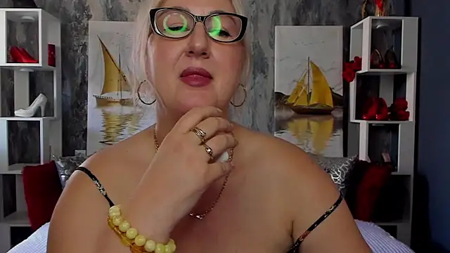 Snapshot of DianaFrances chatting on May 8, 10:09 am DianaFrances online show from May 8, 10:09 am