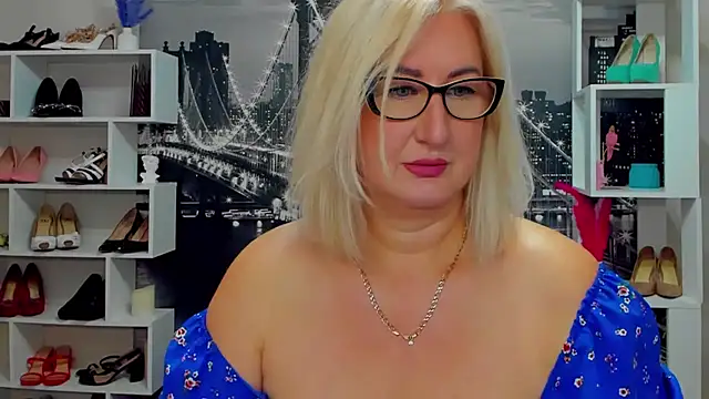 Snapshot of DianaFrances chatting on May 17, 11:06 am DianaFrances online show from May 17, 11:06 am