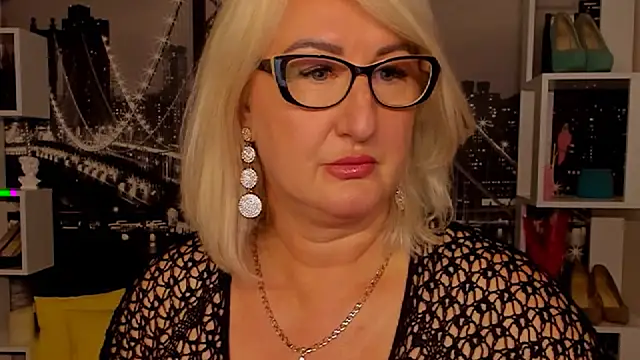 Snapshot of DianaFrances chatting on May 31, 6:09 pm DianaFrances online show from May 31, 6:09 pm