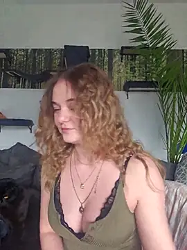 AliceLiddle  online show from April 17, 11:57 am