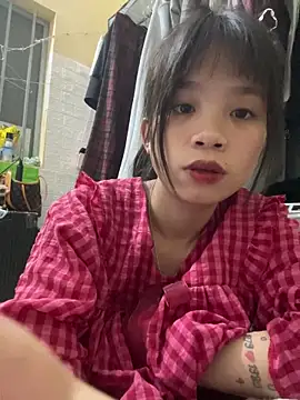 Snapshot of Neo-baby chatting on April 23, 2:30 pm Neo-baby online show from April 23, 2:30 pm