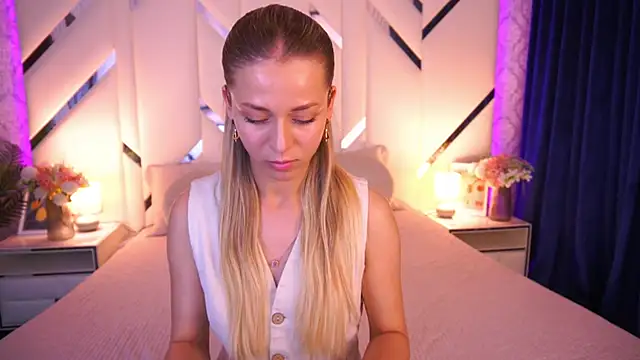 Snapshot of DoveLovee chatting on May 25, 2:45 pm DoveLovee online show from May 25, 2:45 pm