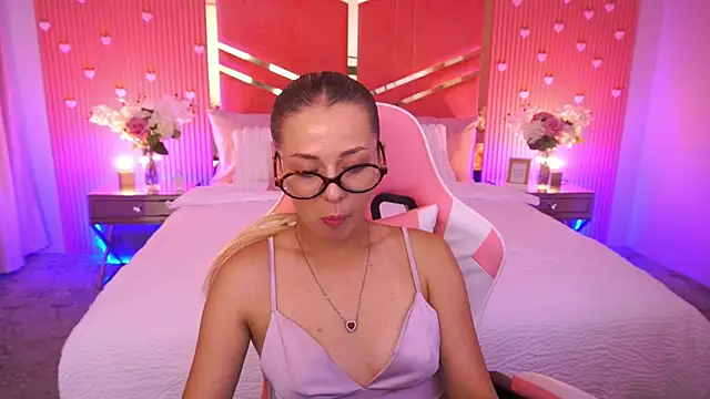 DoveLovee online show from June 23, 12:03 pm