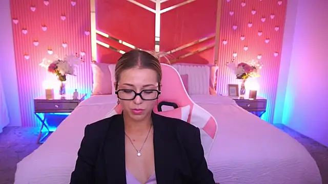 DoveLovee online show from July 10, 5:56 am