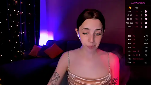 Snapshot of CharliGrace_ chatting on June 25, 8:19 am CharliGrace online show from June 25, 8:19 am