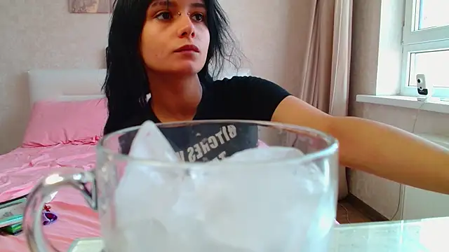 Snapshot of The_Slutty_Fox chatting on June 23, 8:23 am The Slutty Fox online show from June 23, 8:23 am