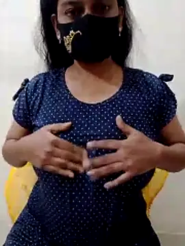 Snapshot of black-woman chatting on April 10, 4:12 pm black-woman online show from April 10, 4:12 pm