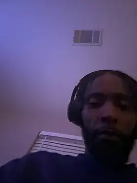 Snapshot of slimeoody93 chatting on May 11, 7:47 am slimeoody93 online show from May 11, 7:47 am