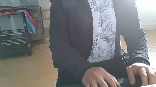 brunosso85ita online show from May 6, 4:56 pm