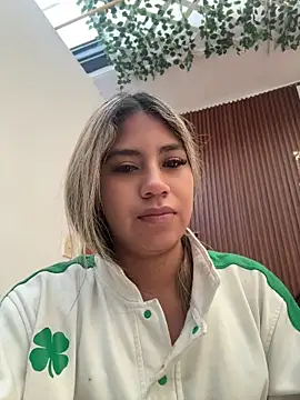Snapshot of Kimmiebellarie chatting on June 2, 12:18 pm Kimmiebellarie online show from June 2, 12:18 pm