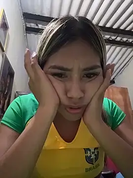 Snapshot of Kimmiebellarie chatting on June 14, 2:24 am Kimmiebellarie online show from June 14, 2:24 am