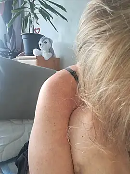 Blond lady czech online show from July 25, 3:31 pm