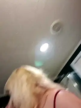 Snapshot of itsthatgirl chatting on April 11, 3:11 am itsthatgirl online show from April 11, 3:11 am