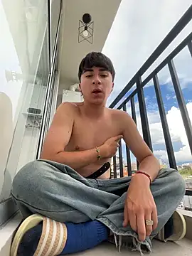 martinbakeer online show from April 12, 10:04 pm