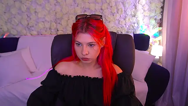Snapshot of PinkyTrix chatting on June 6, 12:32 pm PinkyTrix online show from June 6, 12:32 pm