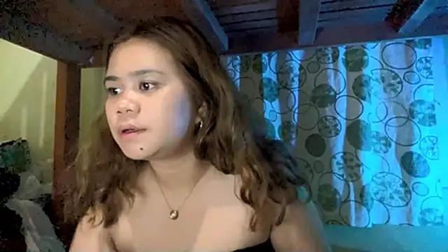 Snapshot of ElodiaSebourn chatting on April 13, 2:22 pm ElodiaSebourn online show from April 13, 2:22 pm