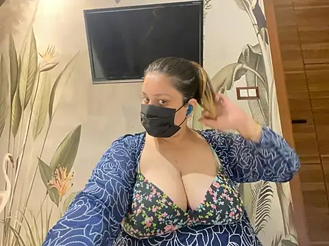 kavyasingh36 online show from May 16, 12:18 am