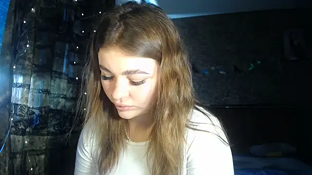 Snapshot of Lola77__ chatting on June 2, 7:10 am Lola77 online show from June 2, 7:10 am