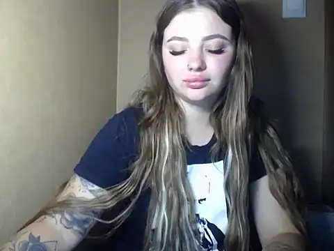 Snapshot of Lola77__ chatting on July 3, 9:10 pm Lola77 online show from July 3, 9:10 pm