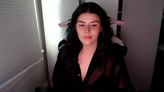 Snapshot of cassiealvarez chatting on May 1, 9:30 pm cassiealvarez online show from May 1, 9:30 pm