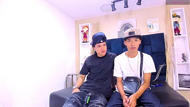 Marc and Anthony online show from April 11, 3:49 pm