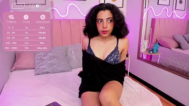 AURORAMILLSS online show from April 18, 3:32 am