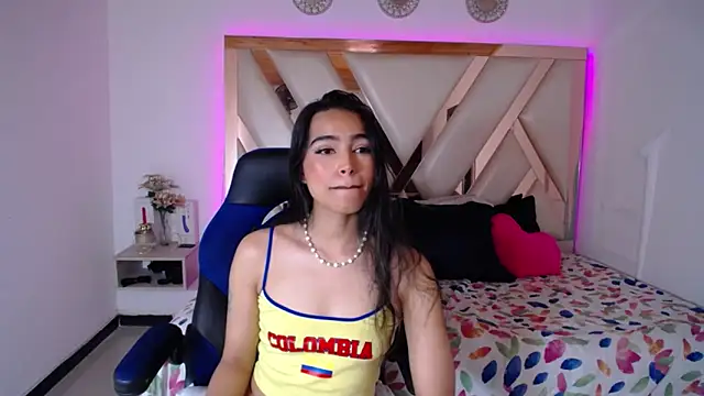Snapshot of Miaa_ferrari1 chatting on June 17, 11:56 am Miaa ferrari1 online show from June 17, 11:56 am
