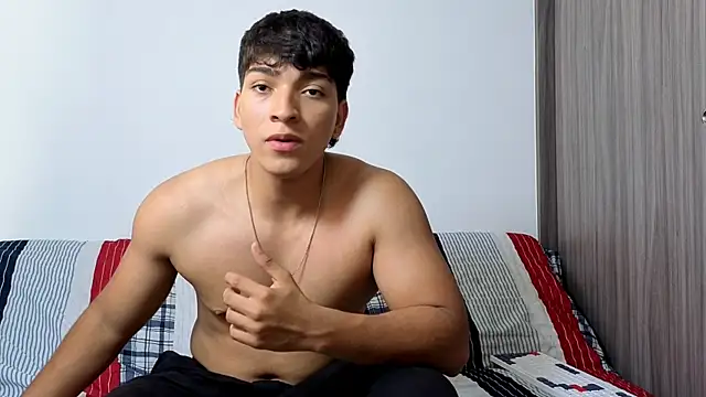 Snapshot of James_silva1 chatting on April 24, 5:15 pm James silva1 online show from April 24, 5:15 pm