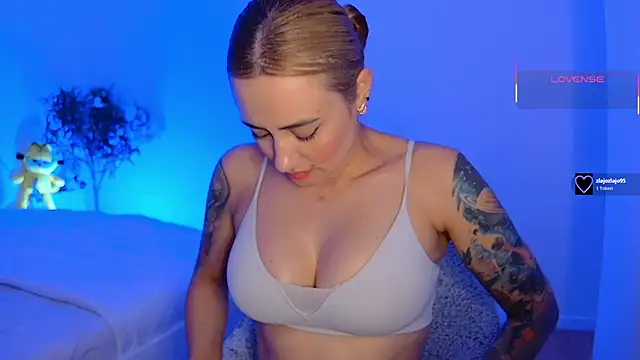 Snapshot of pennyyy_ chatting on June 20, 2:20 pm pennyyy online show from June 20, 2:20 pm