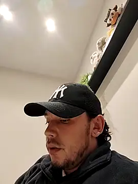 HugoEspada1 online show from April 22, 3:31 am