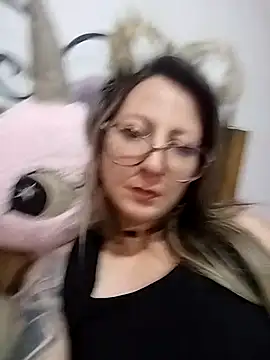 Snapshot of VALELUXX chatting on May 7, 1:44 am VALELUXX online show from May 7, 1:44 am