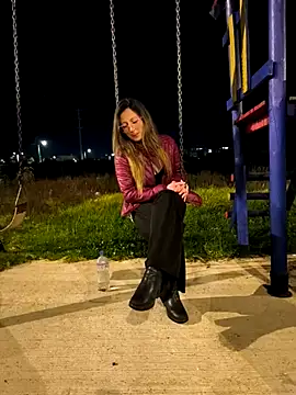 Snapshot of VALELUXX chatting on July 2, 3:34 am VALELUXX online show from July 2, 3:34 am