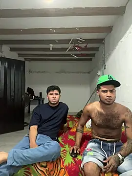 Snapshot of Elmonopas chatting on April 12, 4:28 am Elmonopas online show from April 12, 4:28 am