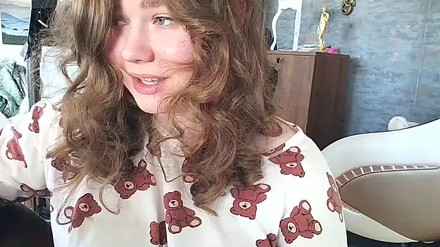 Snapshot of AmeliFoxi chatting on April 23, 10:58 am AmeliFoxi online show from April 23, 10:58 am