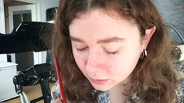 Snapshot of AmeliFoxi chatting on April 29, 9:46 am AmeliFoxi online show from April 29, 9:46 am